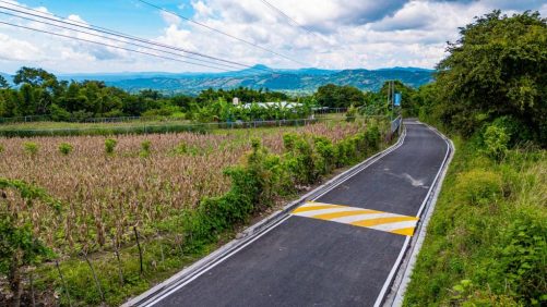 Nueva calle pavimentada conecta Agua Caliente con el casco urbano de Verapaz, San Vicente |