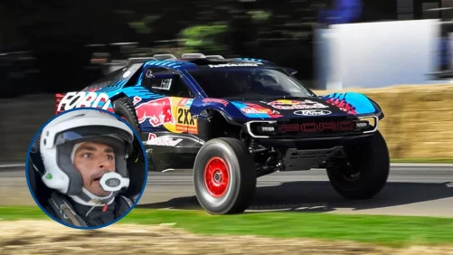 Carlos Sainz prueba el coche de su padre para el Rally Dakar: "¡Papá, por Dios, cuidado!"
