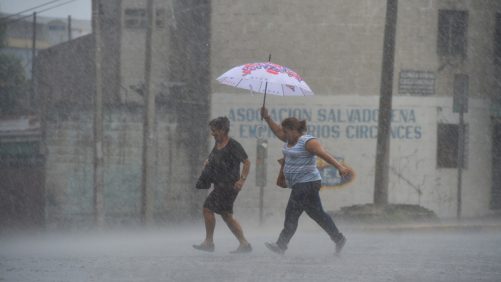 Protección Civil declara alerta naranja por intensas lluvias en todo El Salvador |