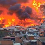 Cuatro heridos y al menos 100 viviendas siniestradas deja incendio en un barrio de Lima | Internacional | Noticias