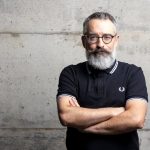 "Perder a un amigo, fue difícil, así que tuve que salir en la canción": JF Pauzé comenta cuatro piezas de su nuevo álbum en solitario