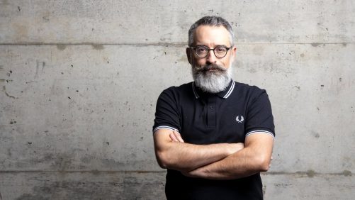 "Perder a un amigo, fue difícil, así que tuve que salir en la canción": JF Pauzé comenta cuatro piezas de su nuevo álbum en solitario