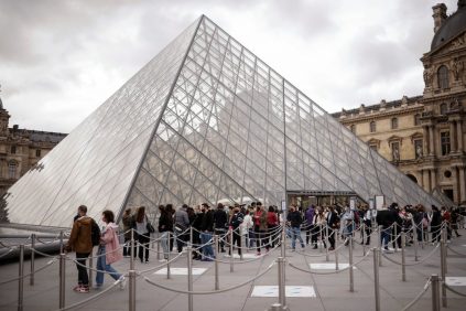 “Saquearon dos vitrinas”: ladrones roban joyas en el museo del Louvre | Internacional | Noticias