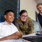 Ministra de Educación visita varios centros escolares de La Libertad |