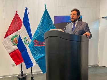 Vicepresidente Ulloa promueve clima de inversión en encuentro empresarial en Perú |
