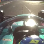 Fernando acaba con un aplauso irónico hacia Lewis desde el Aston Martin