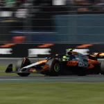 Lando Norris gana en México y recupera el liderato del Mundial en una carrera trágica para los españoles