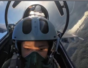 Es La Primera Mujer Piloto de Un Caza Chino en Xizang: "Cuando Mi Mamá Vio Mi Avión se Puso a Llorar" | Internacional | Noticias
