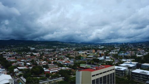 Declaran alerta naranja y suspenden clases por lluvias tipo temporal en territorio salvadoreño |