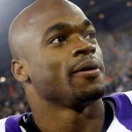 Más problemas con la ley para la ex estrella de la NFL Adrian Peterson