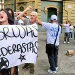 Tras varios días de polémicas, con protestas y confrontaciones verbales se vivió el primer día de la Feria de brujería de Comfama en Medellín