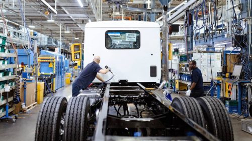 Paccar transfiere su producción y despide a 300 empleados más