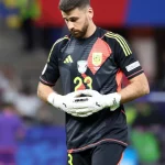 más de media hora firmando autógrafos a los niños que animaron a la Roja en Las Rozas