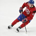La reacción de los jugadores ante el nuevo contrato de Lane Hutson alegra a Martin St-Louis: "Me gusta casi más que una victoria"