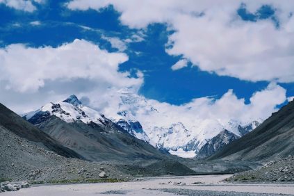 Al Menos 350 Senderistas Evacuados Tras una tormenta de Nieve en Lado Tibetano del Everest | Internacional | Noticias