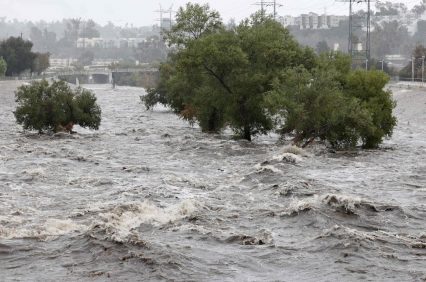 Viviendas evacuadas en acaudalada zona de Los Ángeles por riesgo de inundación | Internacional | Noticias