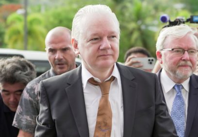 Assange pide 20 años de cárcel para el dueño de una empresa de seguridad española por espiarle en Londres | Internacional | Noticias