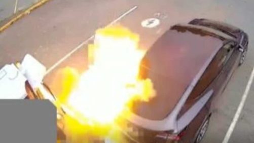 VÍDEO | Tesla explota en una estación de carga en Columbia Británica