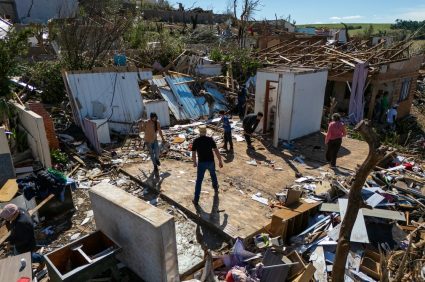 Ciudad brasileña devastada por tornado inicia su reconstrucción | Internacional | Noticias