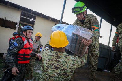 El Salvador comienza entrega de ayuda humanitaria a Jamaica tras el paso del huracán Melissa |
