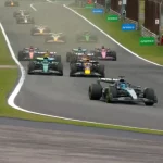 defensa titánica ante los Ferrari, por delante de Hamilton y peleando con Verstappen