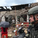 Reportan que el ataque en Mondomo (Cauca) dejó cuatro soldados y dos abuelos heridos; se les habrían venido encima los escombros de una casa