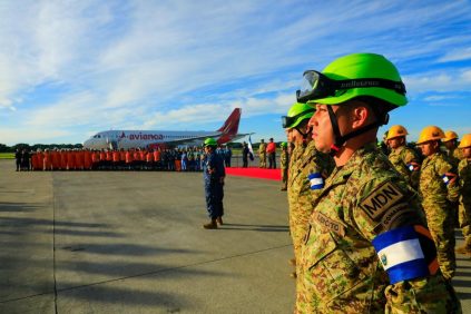Contingente salvadoreño regresa al país tras cumplir con éxito misión humanitaria en Jamaica |