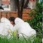 van dos cuerpos dejados en vía pública, uno de ellos estaba embolsado