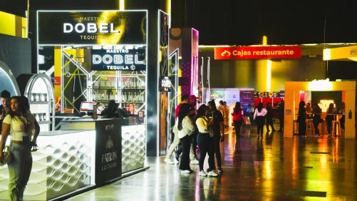 un helado tropical con tajín, chamoy y un shot de tequila