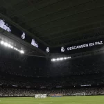 Dani Carvajal, emocionado durante el minuto de silencio en memoria de su abuela y de Ochotorena