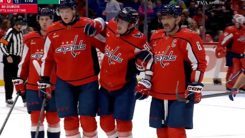 Herido, Pierre-Luc Dubois abandona el hielo dolorido