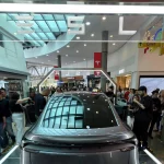 Tesla oficializó su llegada a la capital de Antioquia con la presentación de su línea de carros eléctricos en la ciudad