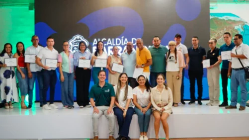 Cerca de 8.000 estudiantes de colegios públicos en Barranquilla fortalecieron sus competencias en programación e inteligencia artificial durante 2025
