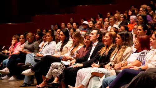 en un emotivo acto, la Alcaldía destacó a 600 beneficiarias del programa Decididas