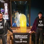 Cuatro detenidos por lanzar alimentos contra una vitrina que protege las joyas de la corona británica | Internacional | Noticias