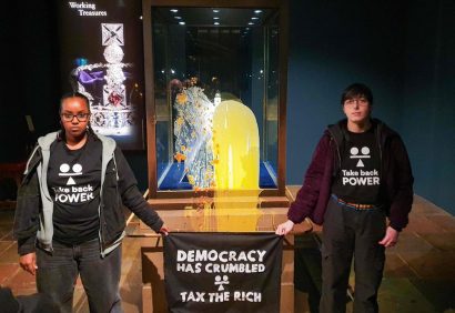 Cuatro detenidos por lanzar alimentos contra una vitrina que protege las joyas de la corona británica | Internacional | Noticias