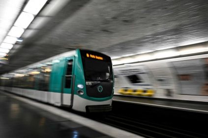 Migrante irregular maliense hiere con cuchillo a tres mujeres en el metro de París | Internacional | Noticias