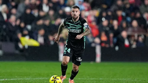 Aitor Ruibal estalla contra un aficionado en Vallecas que le mandó a pintarse las uñas: "Ale, homófobo"