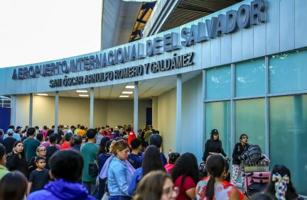 Aumento de pasajeros en Aeropuerto Internacional de El Salvador por festividades |