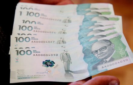 Gustavo Petro decreta un aumento del 23,8% del salario mínimo en Colombia para 2026 | Internacional | Noticias