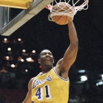 Muere Elden Campbell, campeón de la NBA y compañero de Shaquille O'Neal y Kobe Bryant en los Lakers