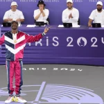 Prestará su característico humor y corazón