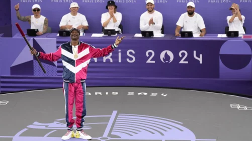 Prestará su característico humor y corazón