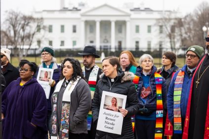 La esposa de la víctima del ICE en Mineápolis: “Nosotras teníamos silbatos. Ellos, armas” | Internacional | Noticias