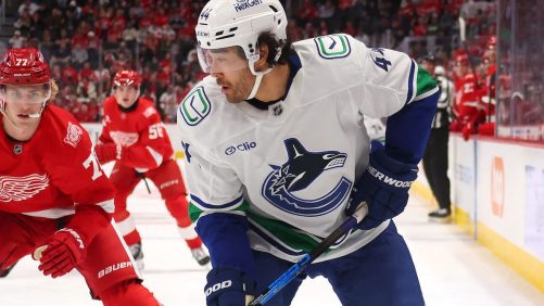 Los tiburones ganan el derbi de Kiefer Sherwood